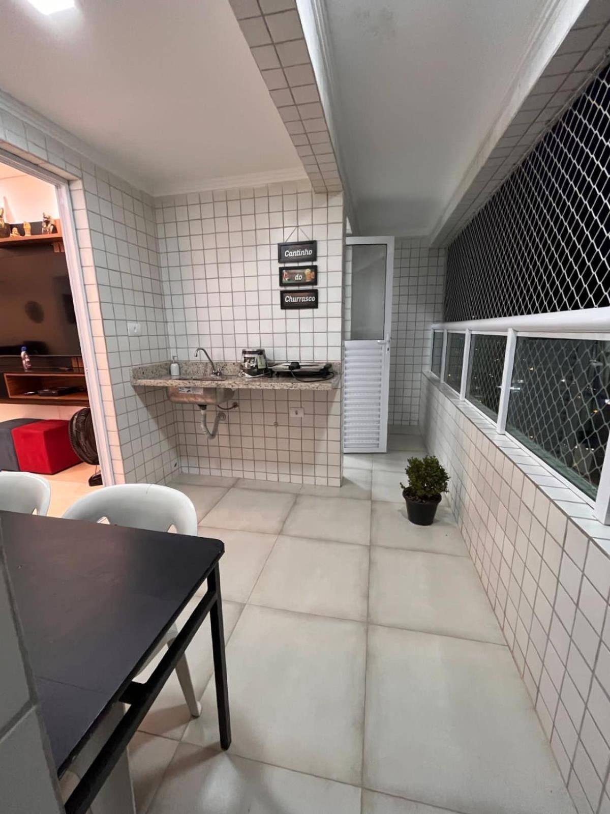 Apê canto do forte,próx praia,centro,garagem,Port 24hs,streaming e Wi-Fi grátis