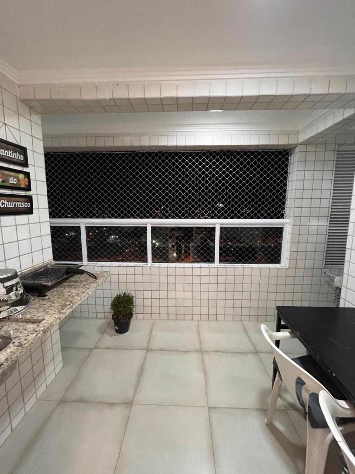 Apê canto do forte,próx praia,centro,garagem,Port 24hs,streaming e Wi-Fi grátis
