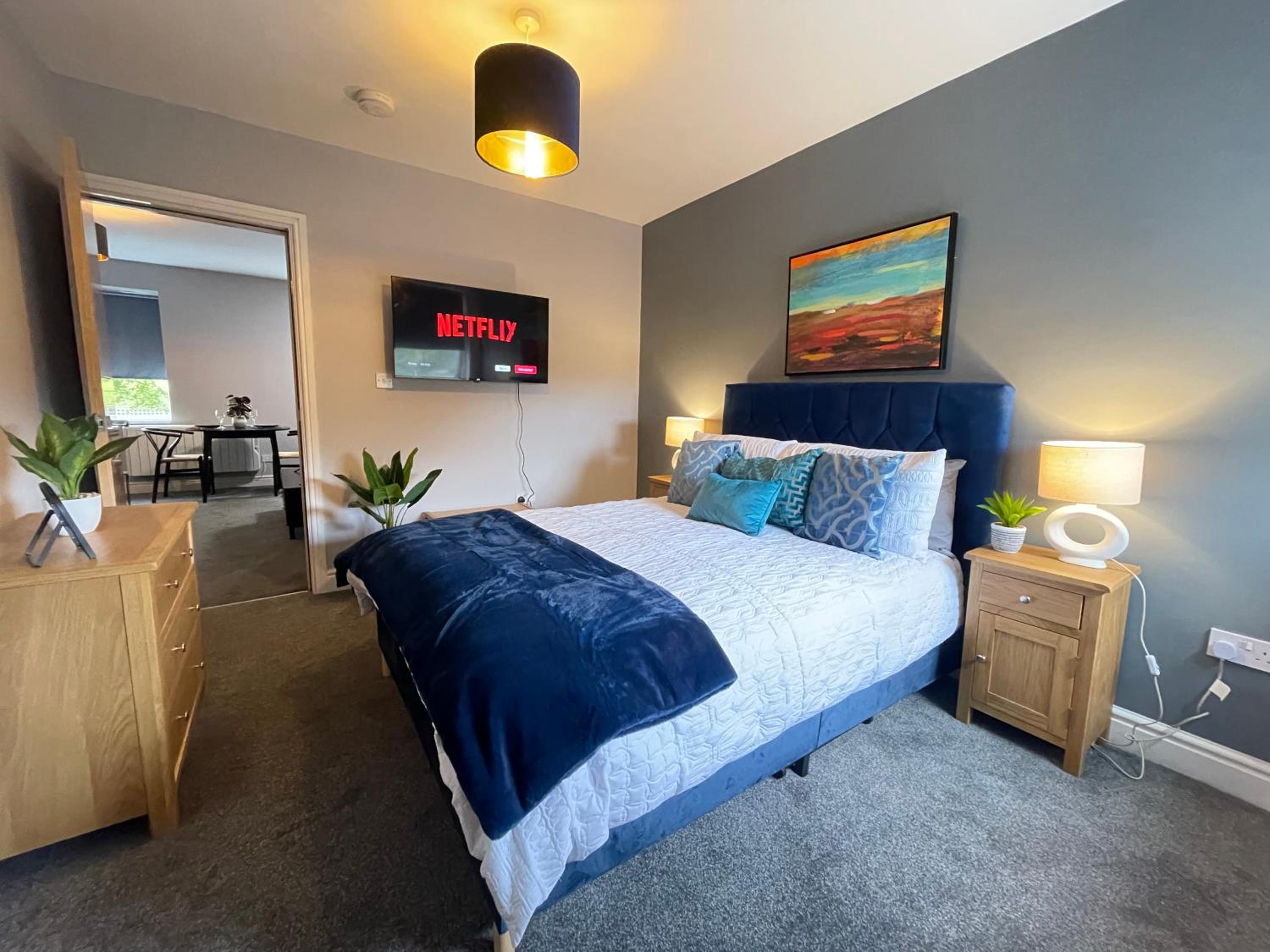 5- Large 1 bed Apartment- West Midlands view 3