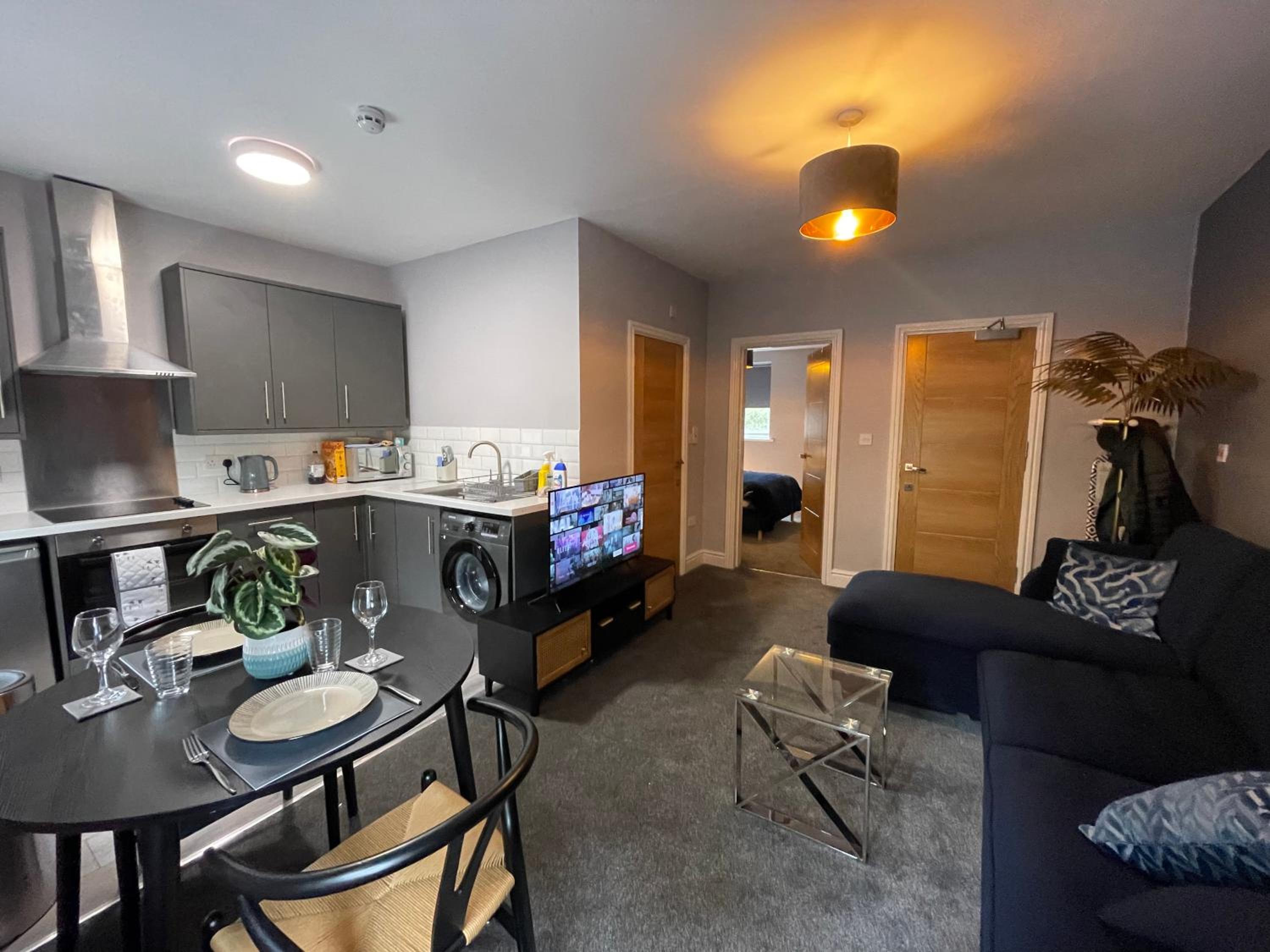 5- Large 1 bed Apartment- West Midlands view 4
