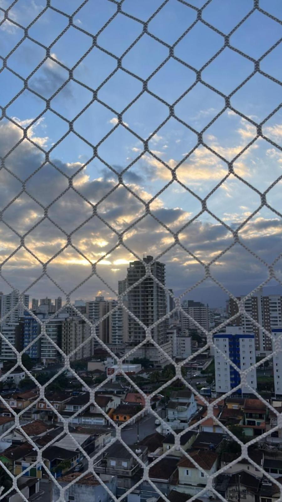 Apê canto do forte,próx praia,centro,garagem,Port 24hs,streaming e Wi-Fi grátis