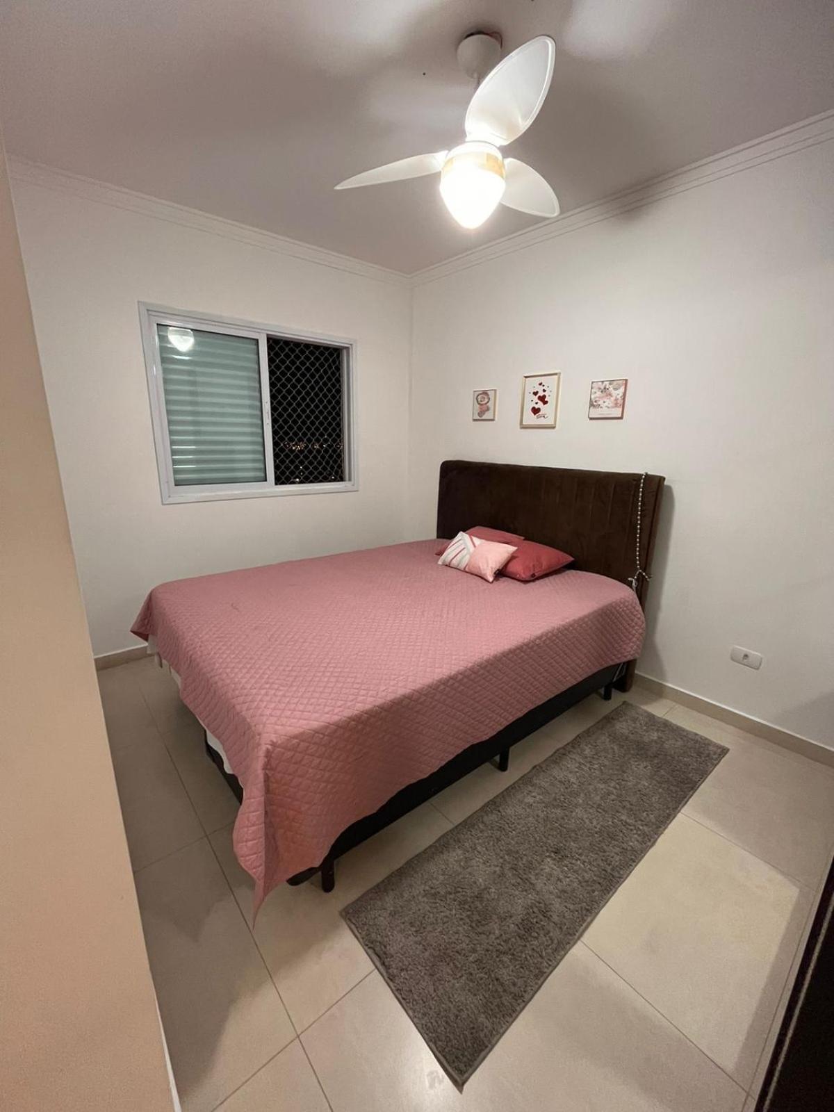 Apê canto do forte,próx praia,centro,garagem,Port 24hs,streaming e Wi-Fi grátis