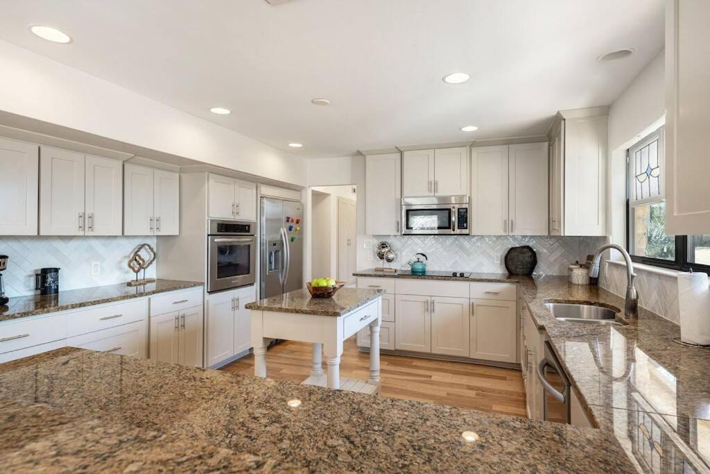 Horseshoe Bay - Lakefront - Pool - Hot Tub - Lake LBJ - Property Image 17