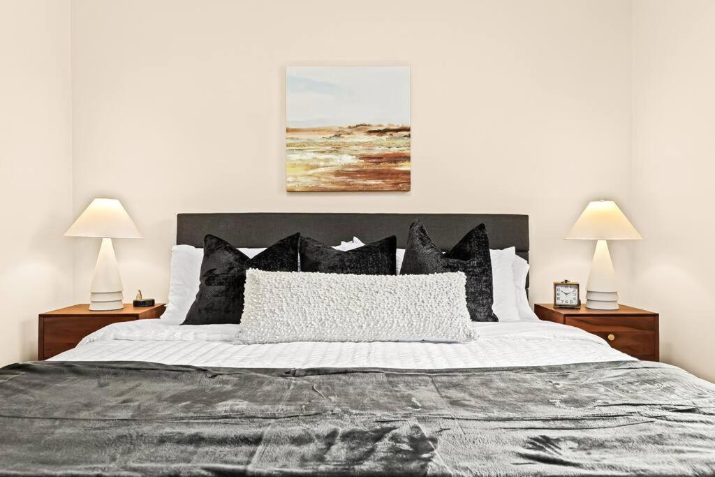 Newly Renovated Flat near Downtown Roseville view 2