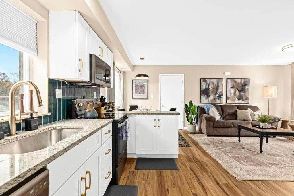 Newly Renovated Flat near Downtown Roseville view 3