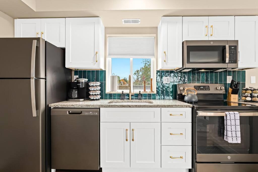 Newly Renovated Flat near Downtown Roseville view 4