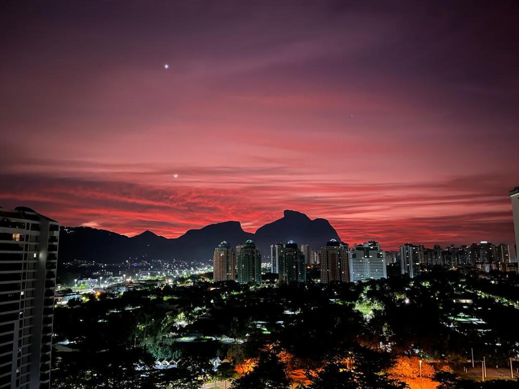 Condo Four Seasons Residence Service