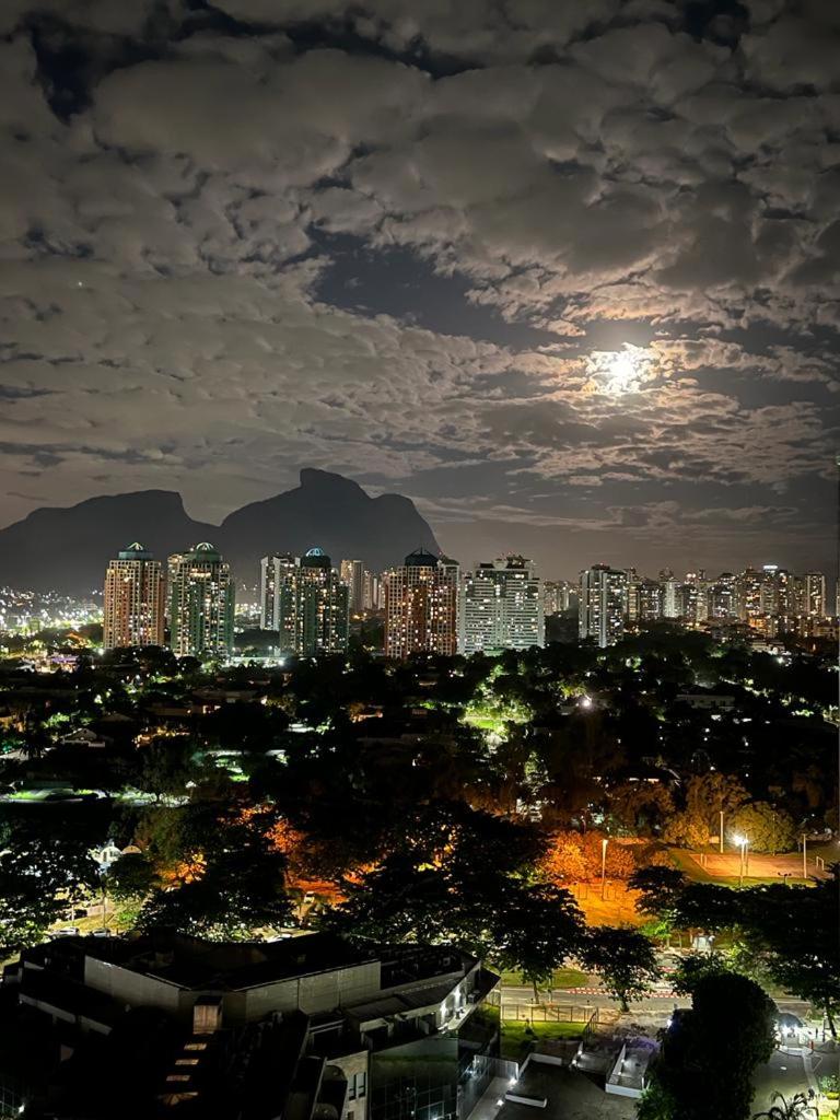 Condo Four Seasons Residence Service