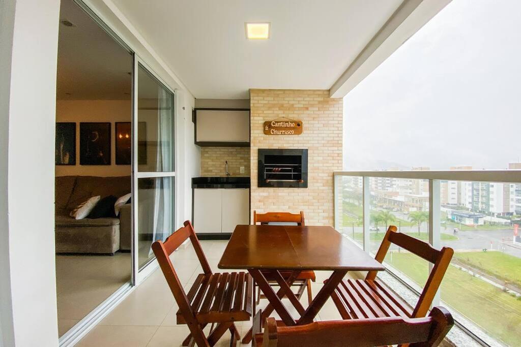 Amplo apartamento em ótima localização