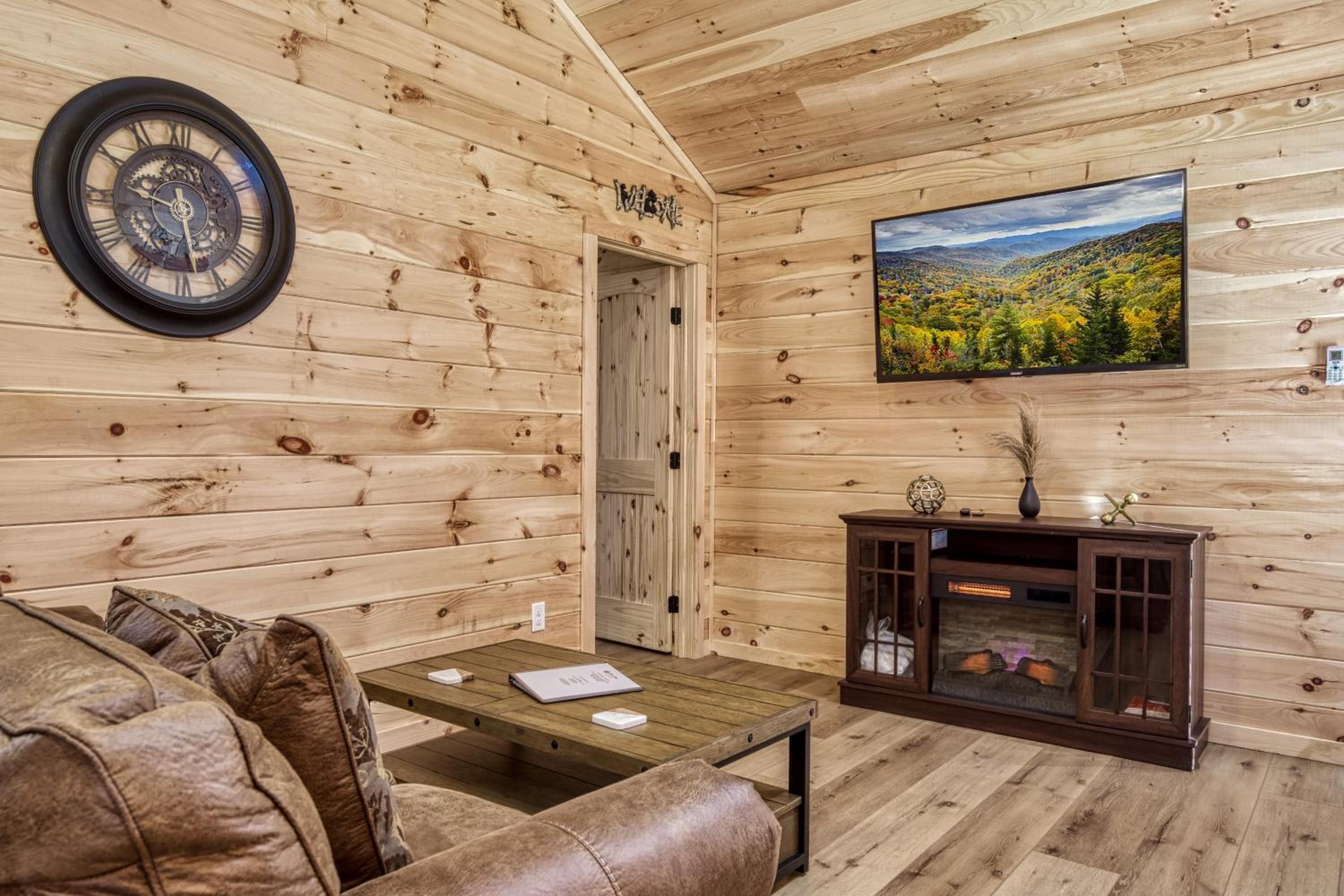 Ivy's Cottage, Pickleball Court, Creek, WIFI, Mountain Views, Starting at 50" view 3