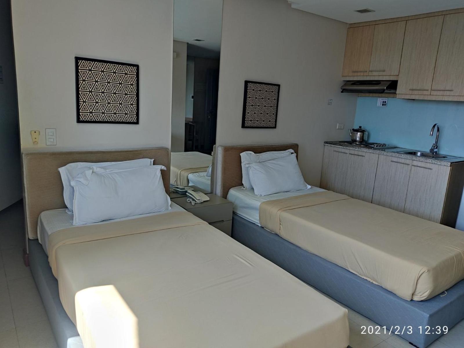 Twin Beds Studio Room with City View view 3