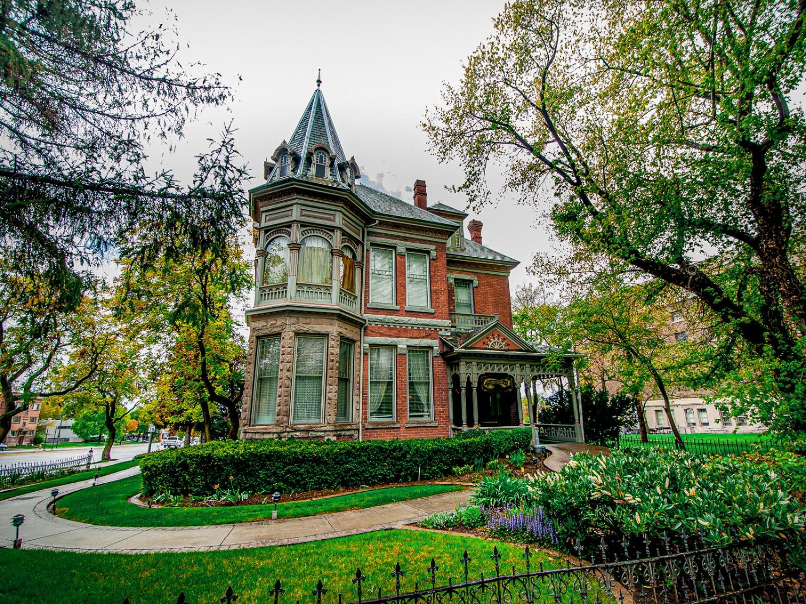 Hotel The Anniversary Inn - South Temple - Image 1