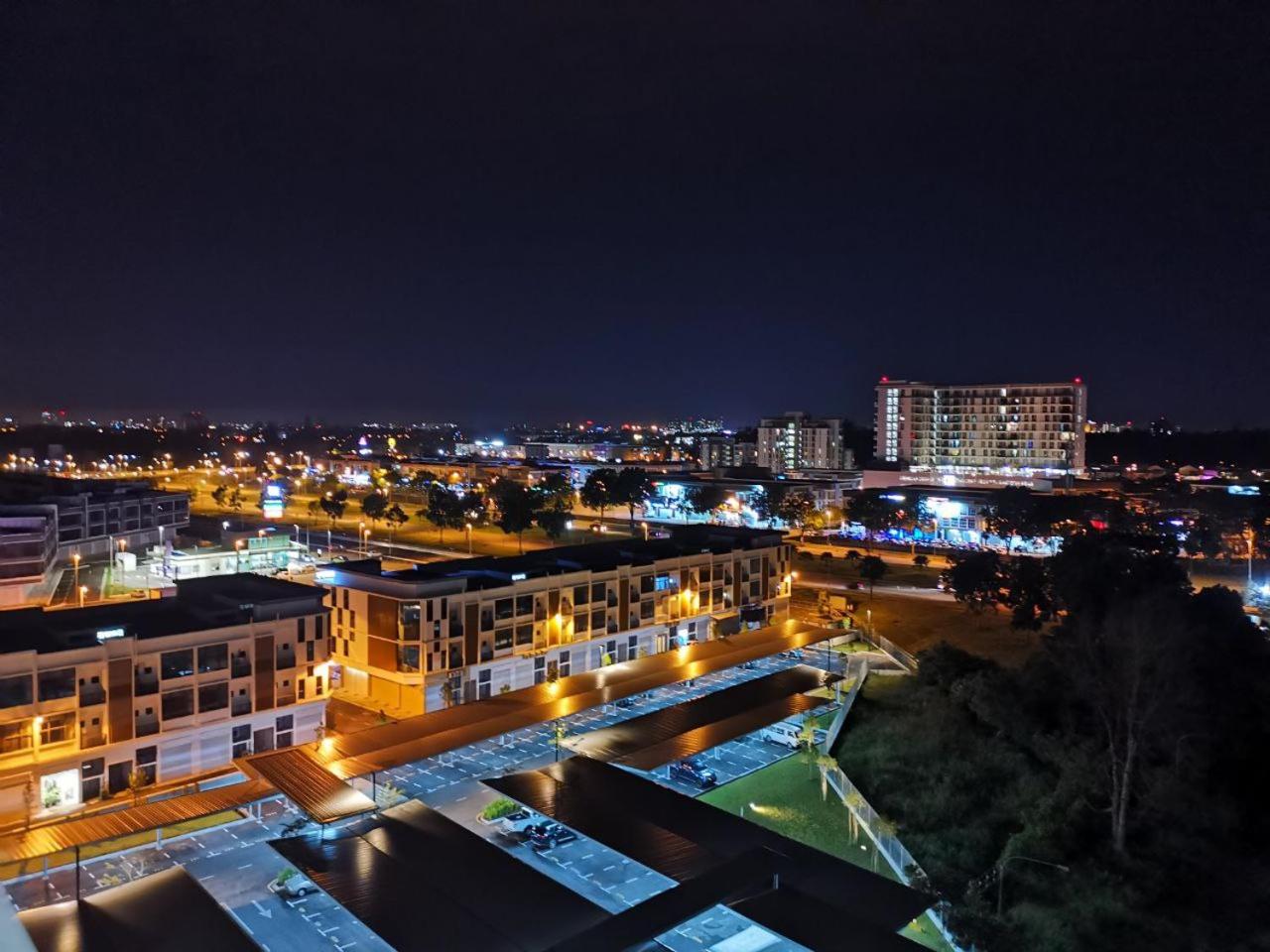 Kuching City 3 bedrooms With Pool and Car Park photo 8