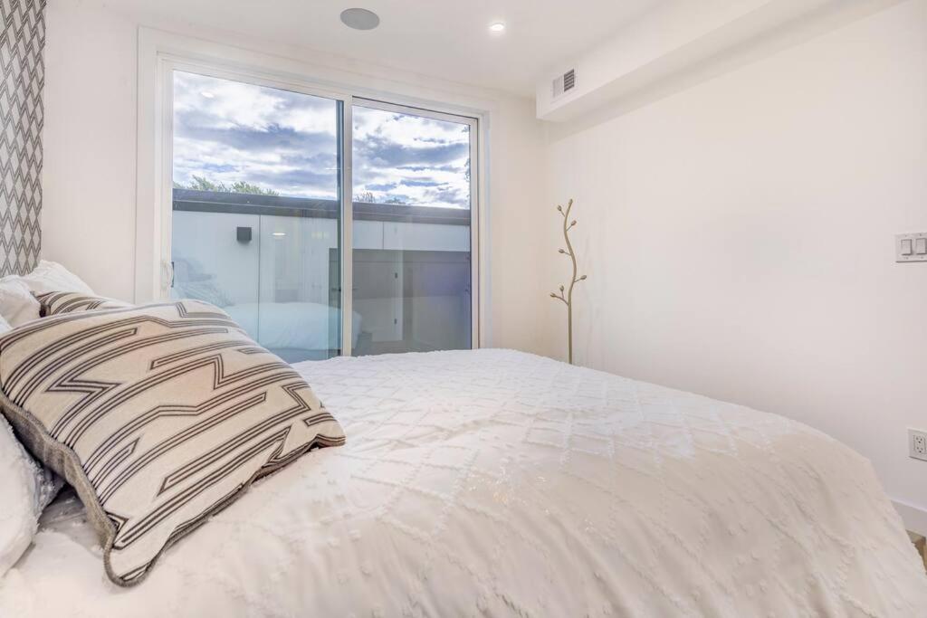 Capitol View 3 DC Penthouse with Rooftop view Free parking and WiFi WIFI view 5