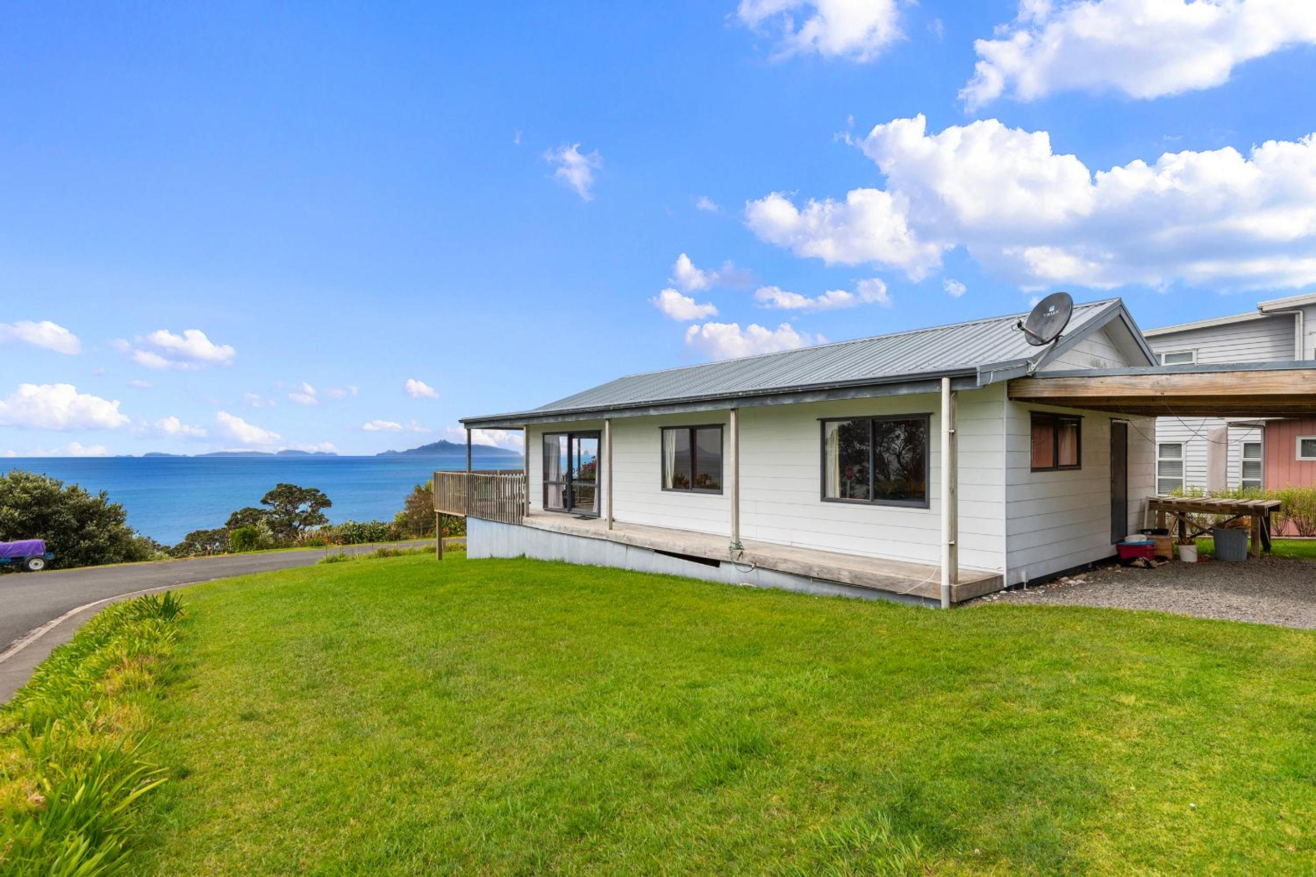 Bay View Bach - Langs Beach Holiday Home