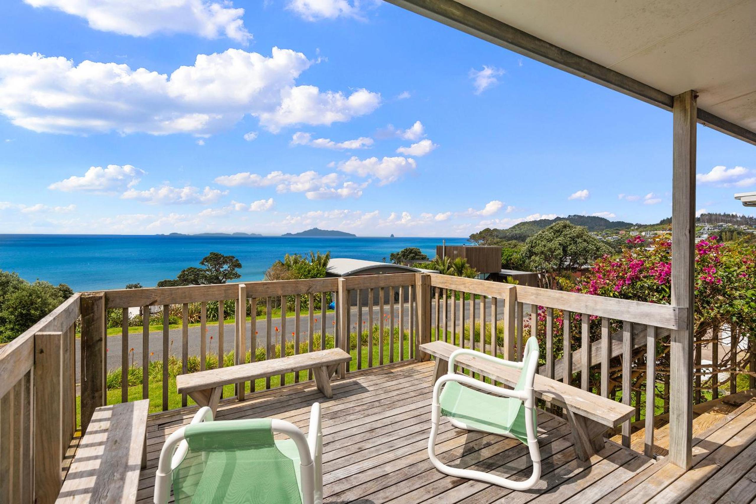 Bay View Bach - Langs Beach Holiday Home