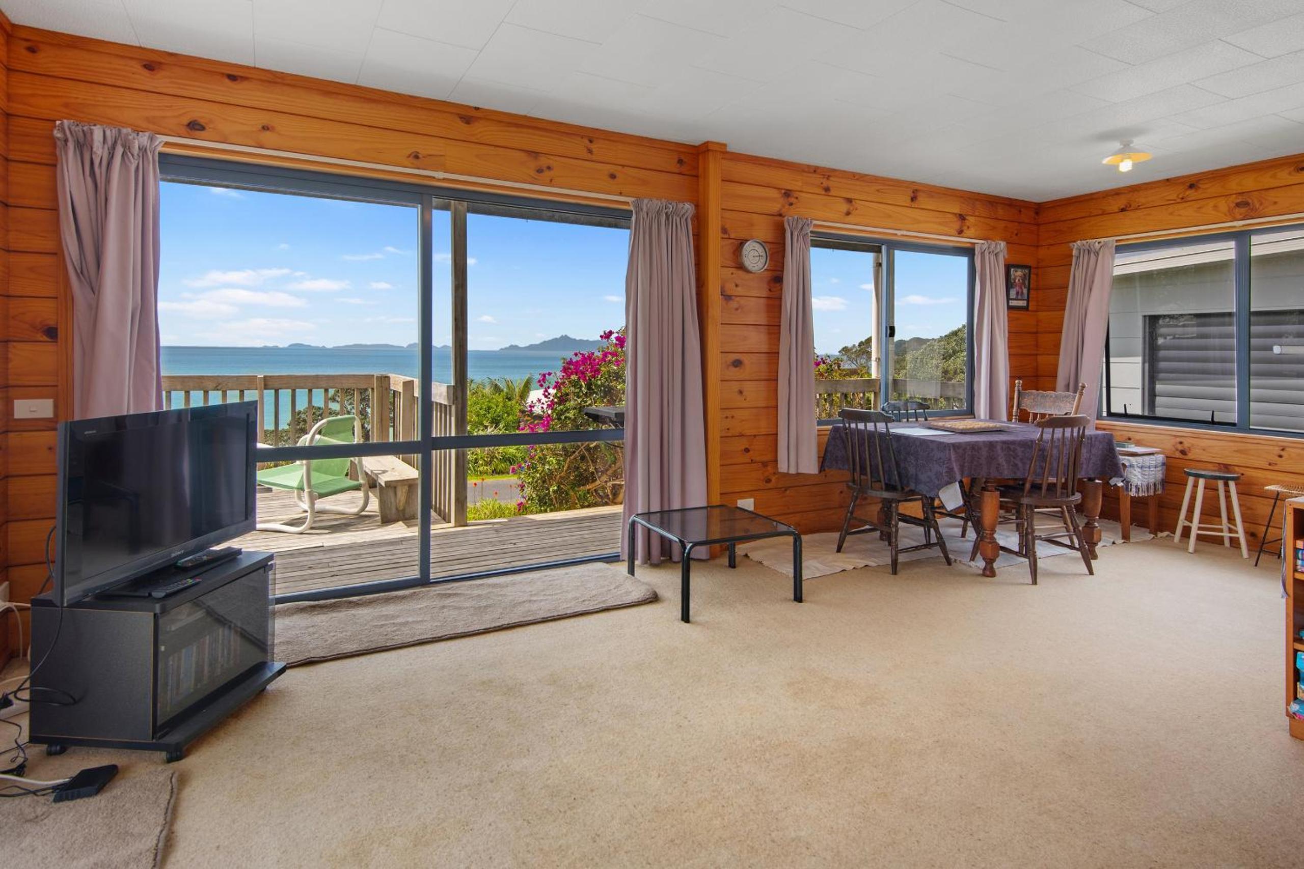 Bay View Bach - Langs Beach Holiday Home