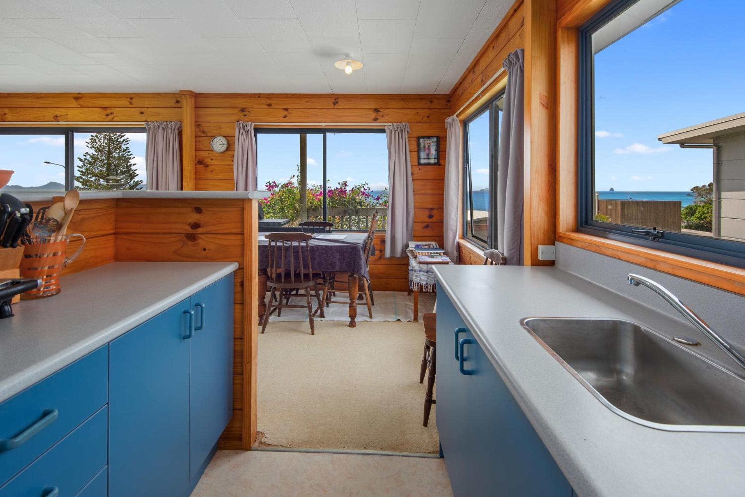 Bay View Bach - Langs Beach Holiday Home