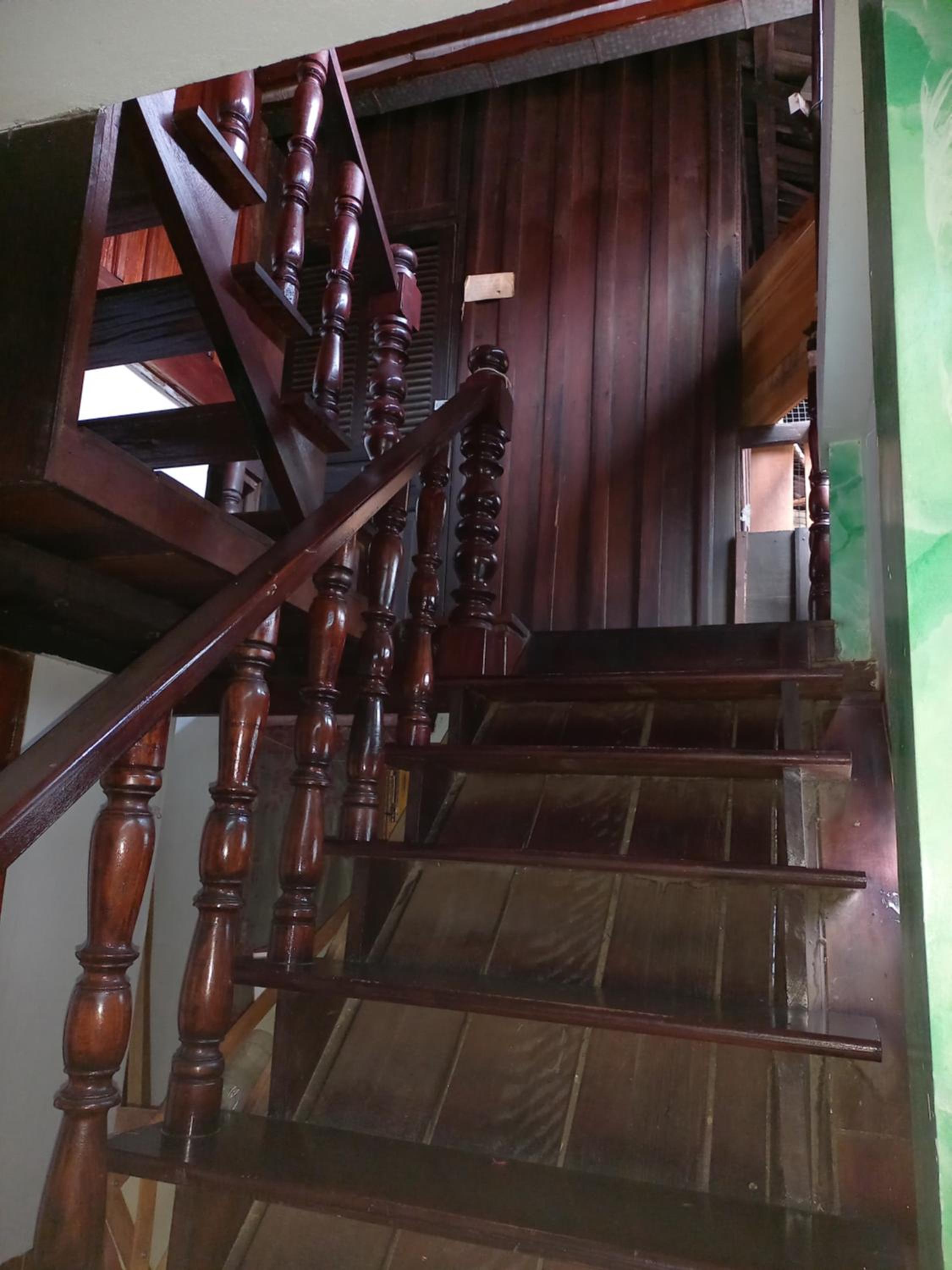 Watthat & Maladreds GUESTHOUSE dorm 1 view 4