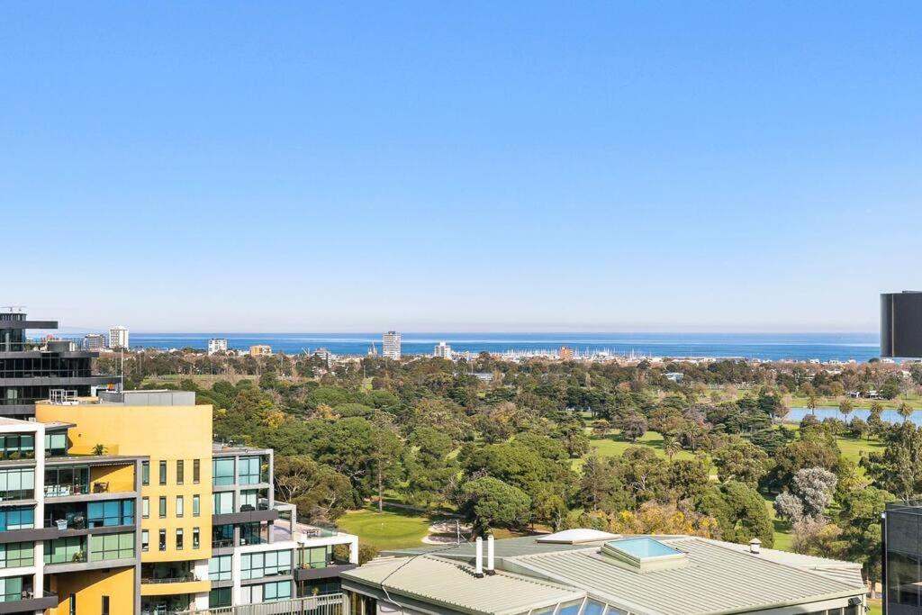 St Kilda Road 2 Bedrooms Apartment * swimming Pool