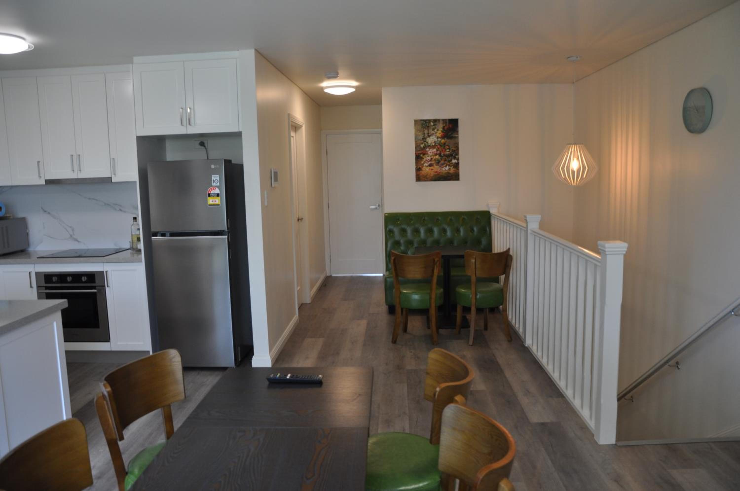 Modern 3-bedroom Katoomba townhouse (nature view)
