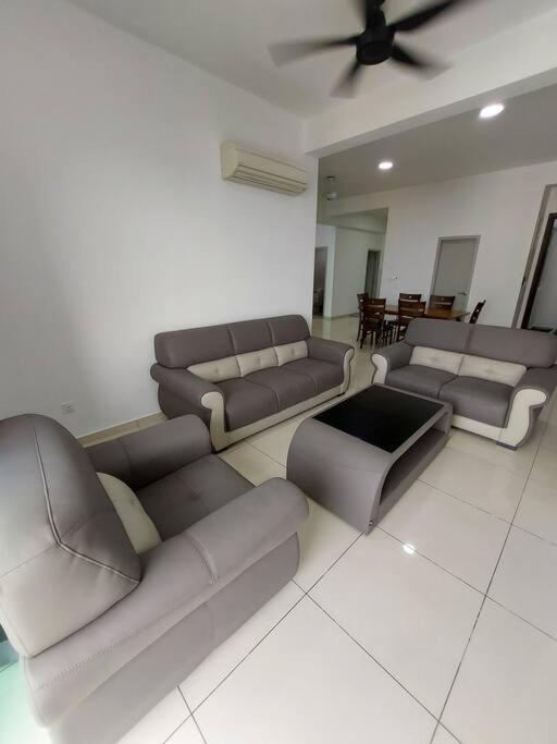 SGC25-Seaview-3room-PrivateHouse-2carpark lot photo 6