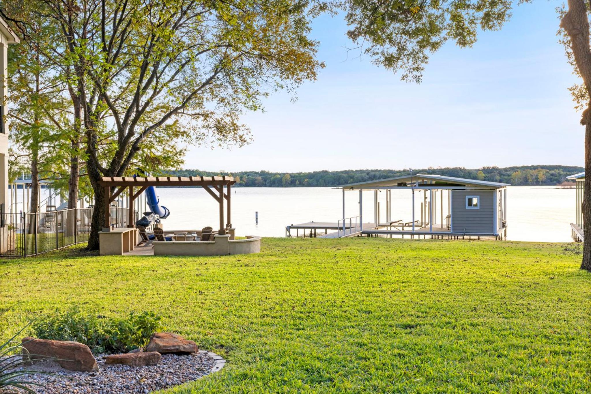 New Listing - Promo Price Waterfront Huge Yard - Property Image 17