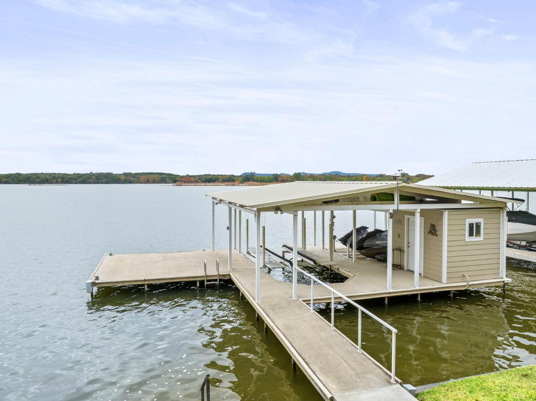 New Listing - Promo Price Waterfront Huge Yard - Property Image 41