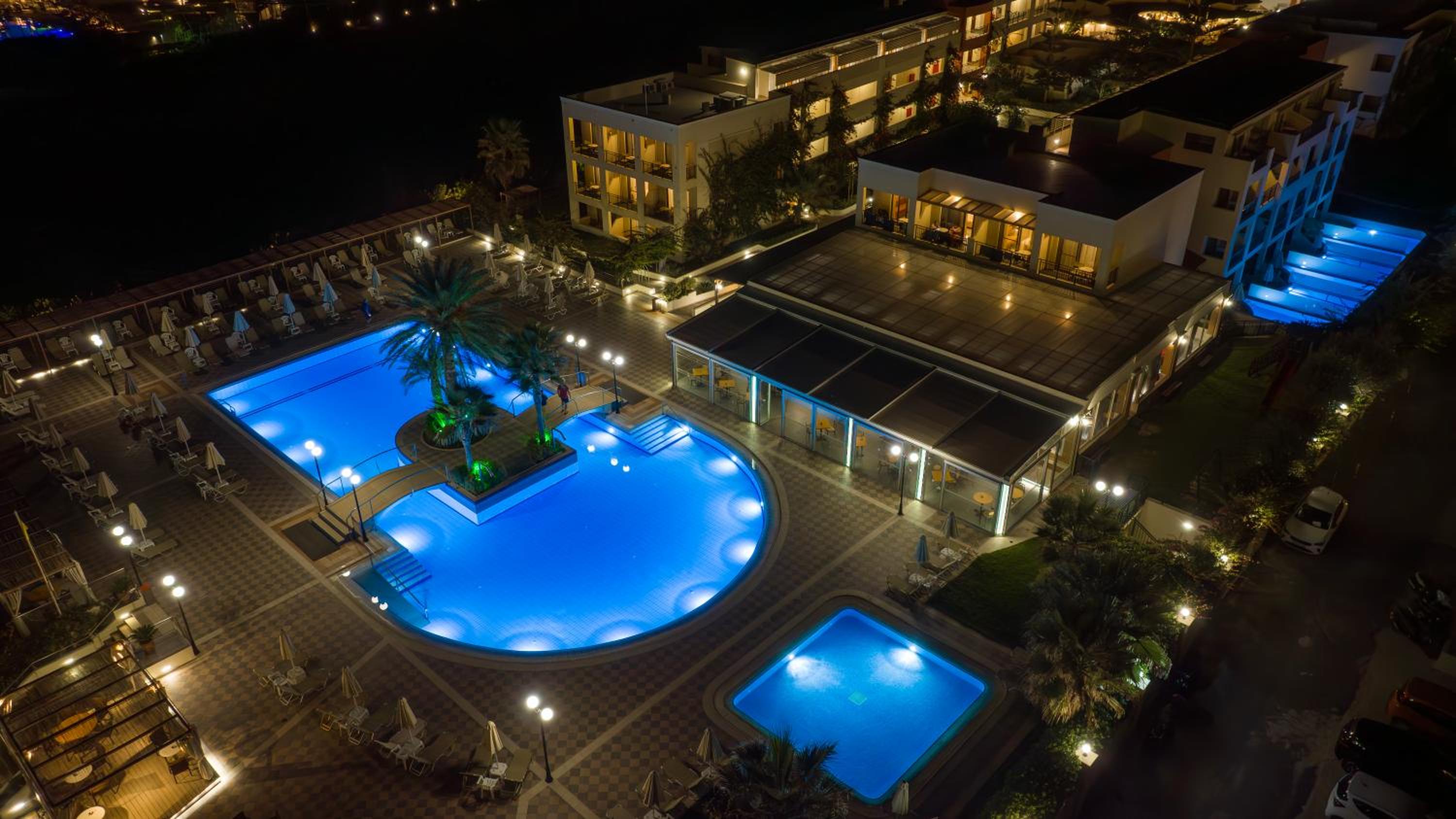 Hydramis Palace Beach Resort