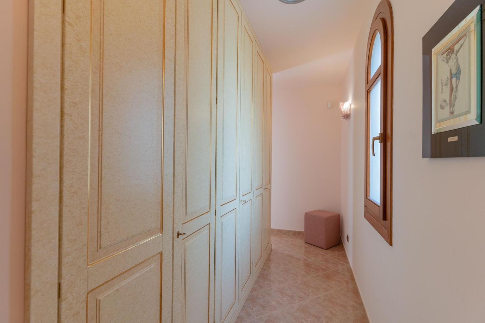 House Nicasia: villa con piscina