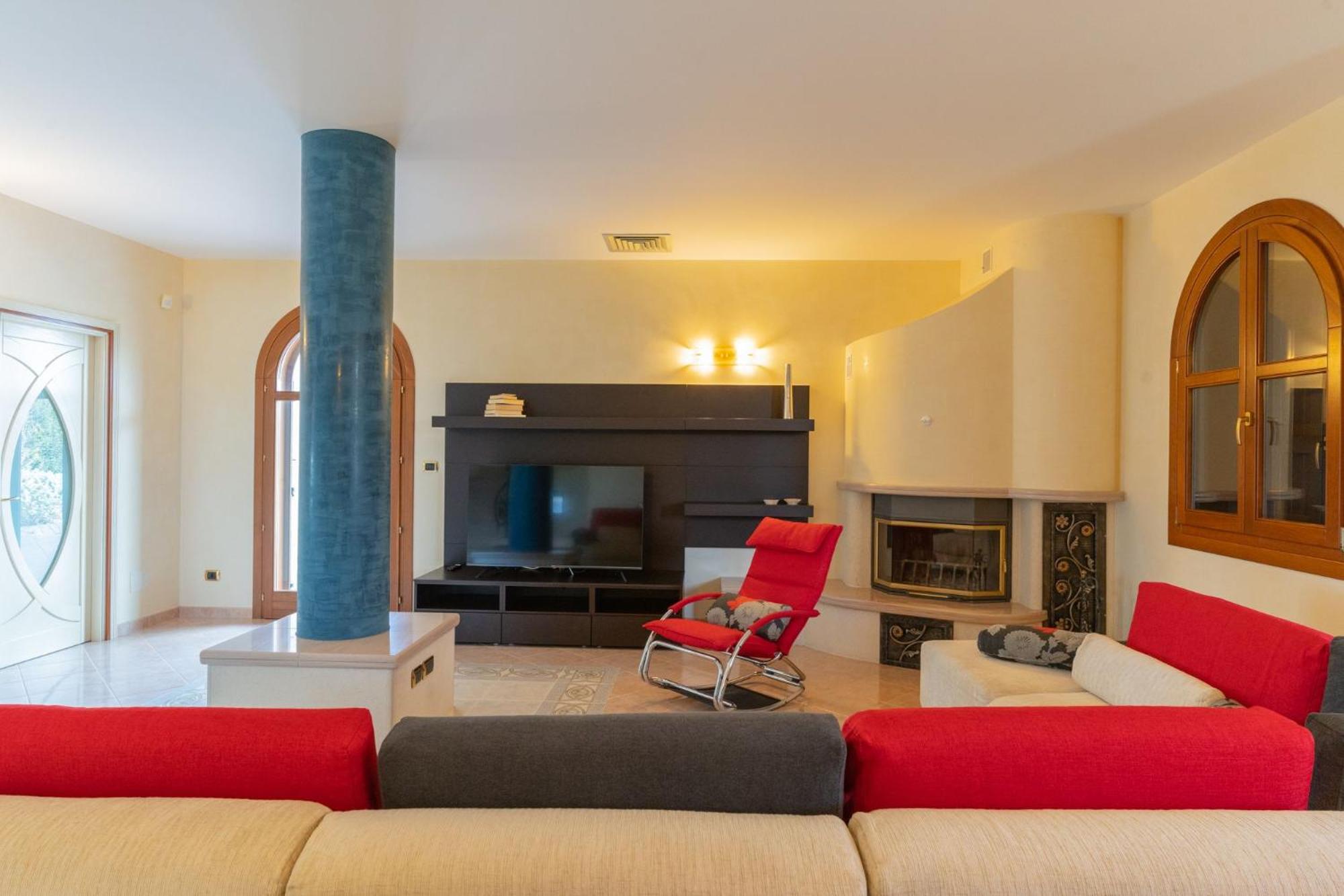 House Nicasia: villa con piscina