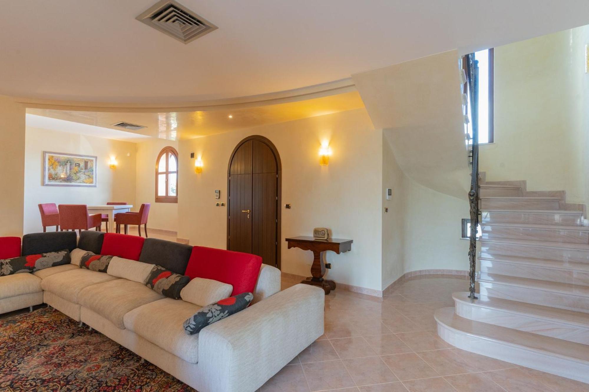 House Nicasia: villa con piscina