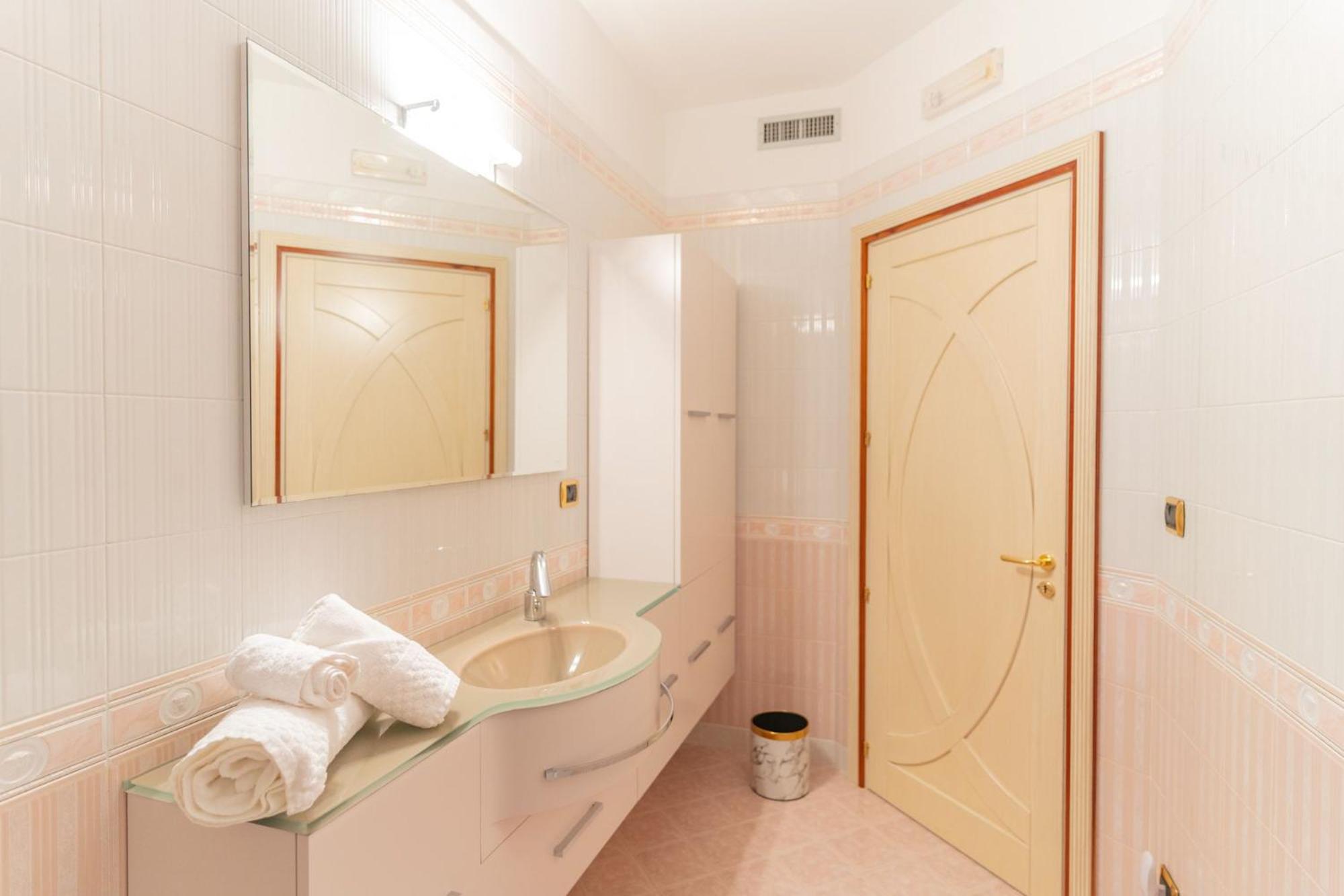 House Nicasia: villa con piscina