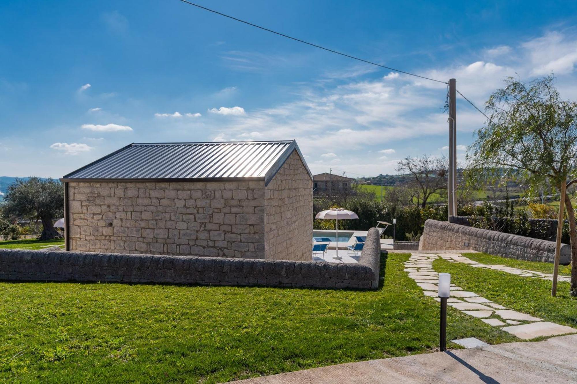 House Nicasia: villa con piscina