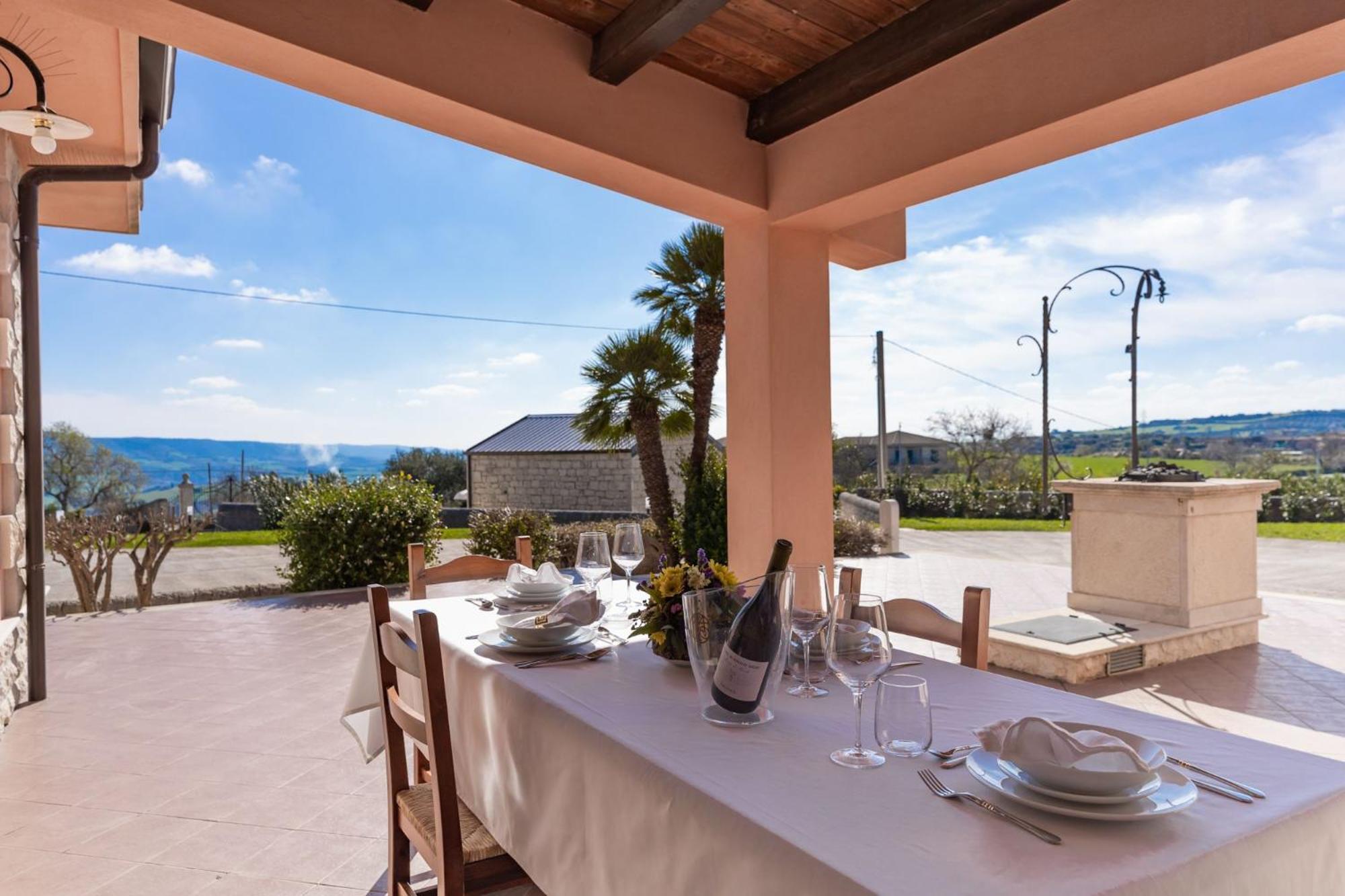 House Nicasia: villa con piscina