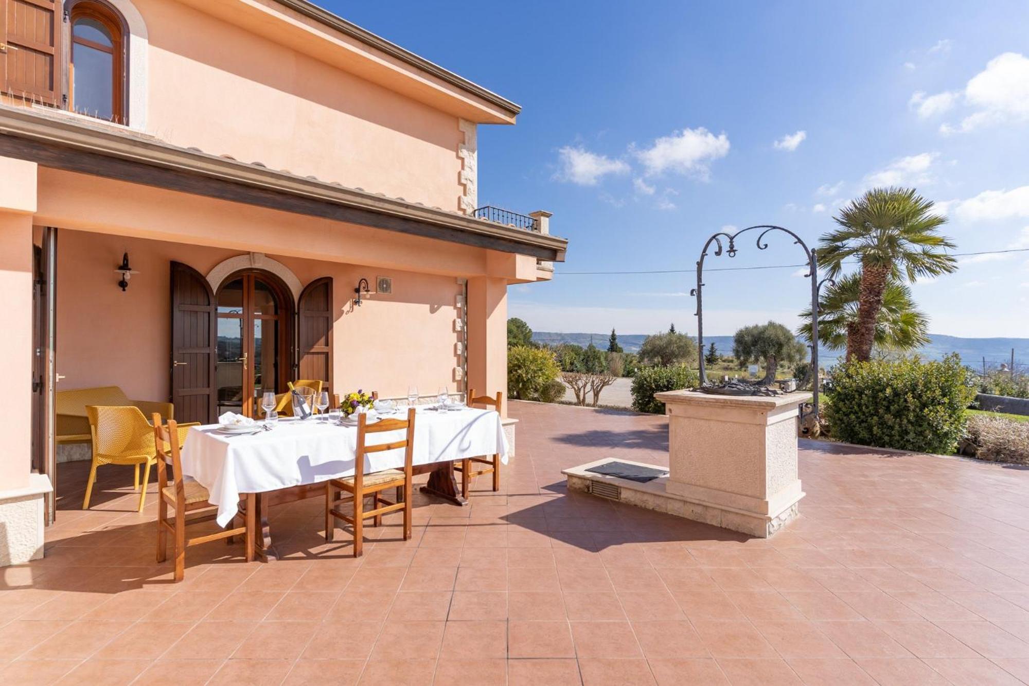 House Nicasia: villa con piscina