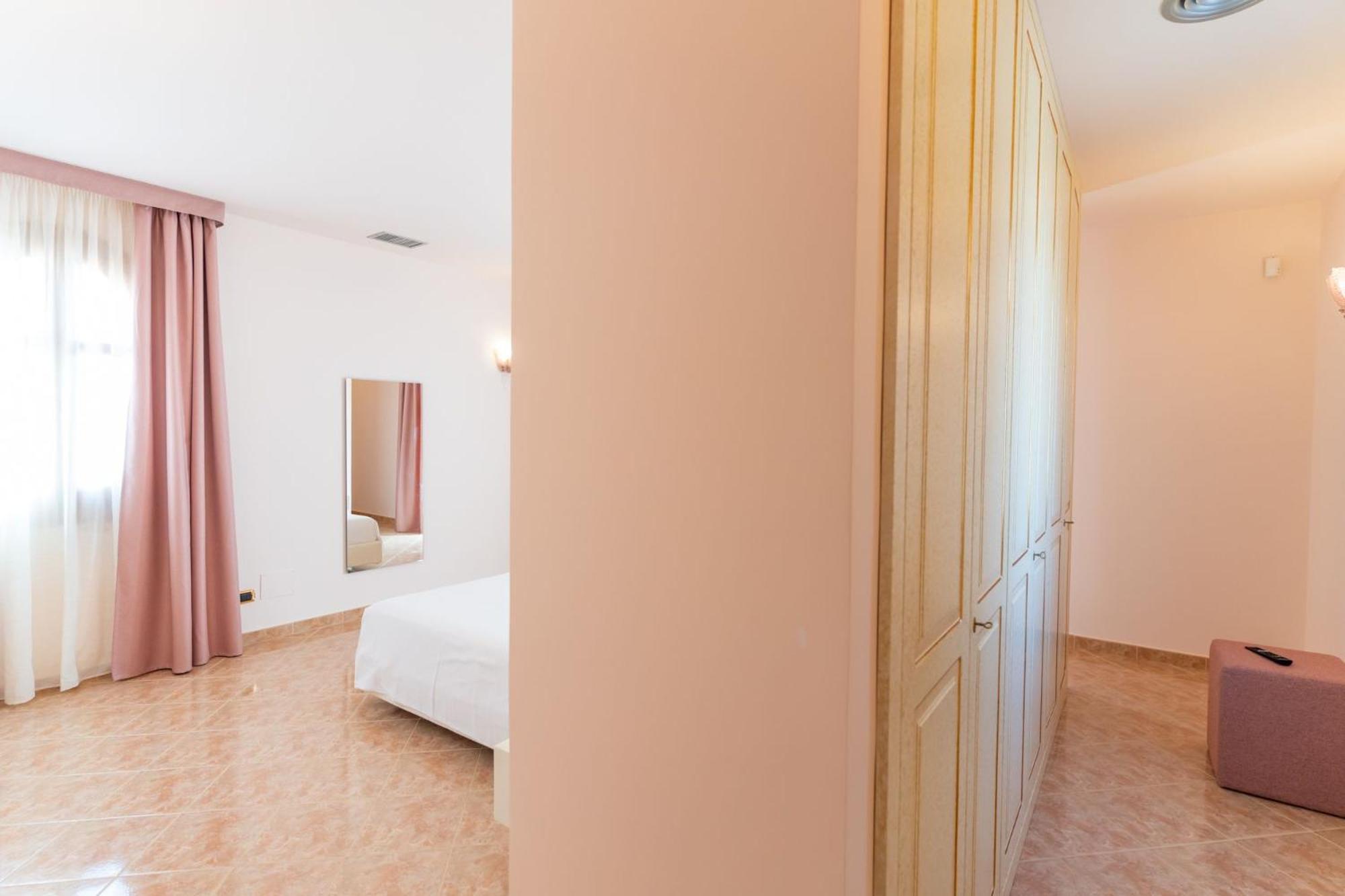House Nicasia: villa con piscina