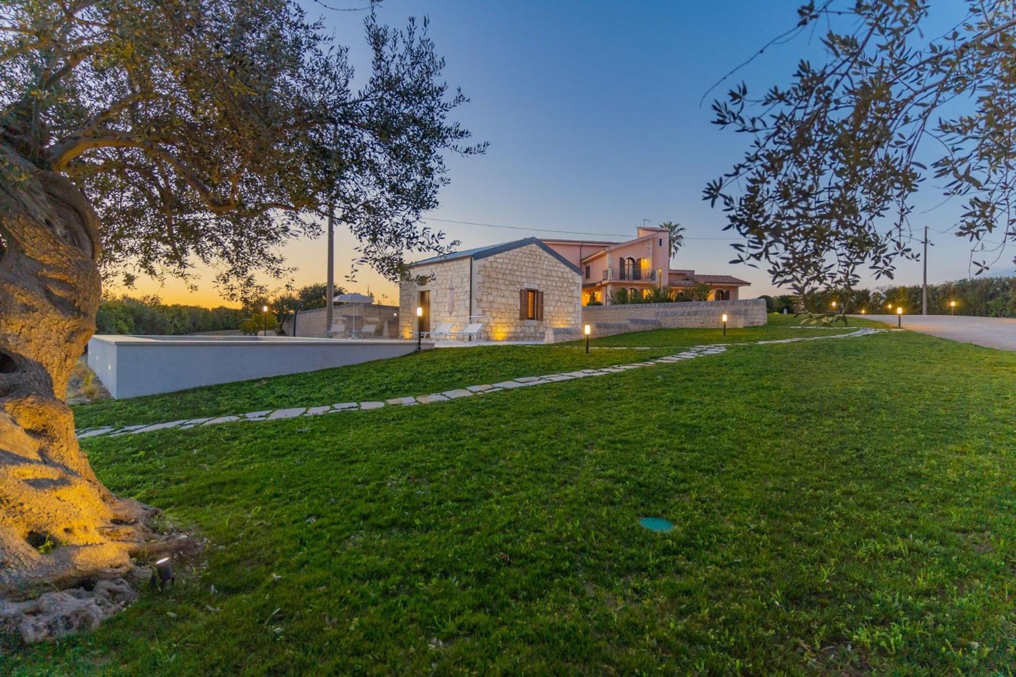 House Nicasia: villa con piscina