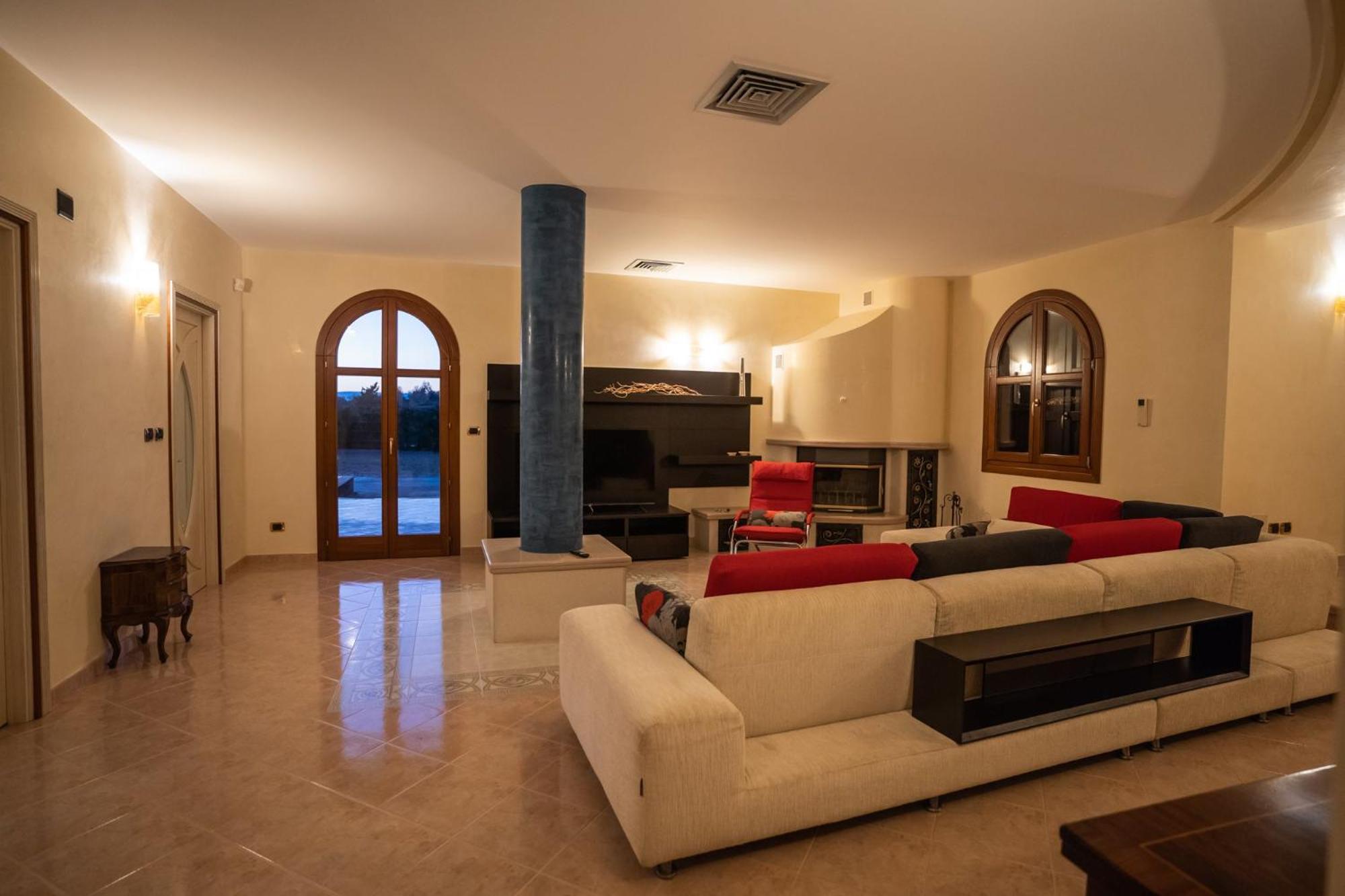 House Nicasia: villa con piscina