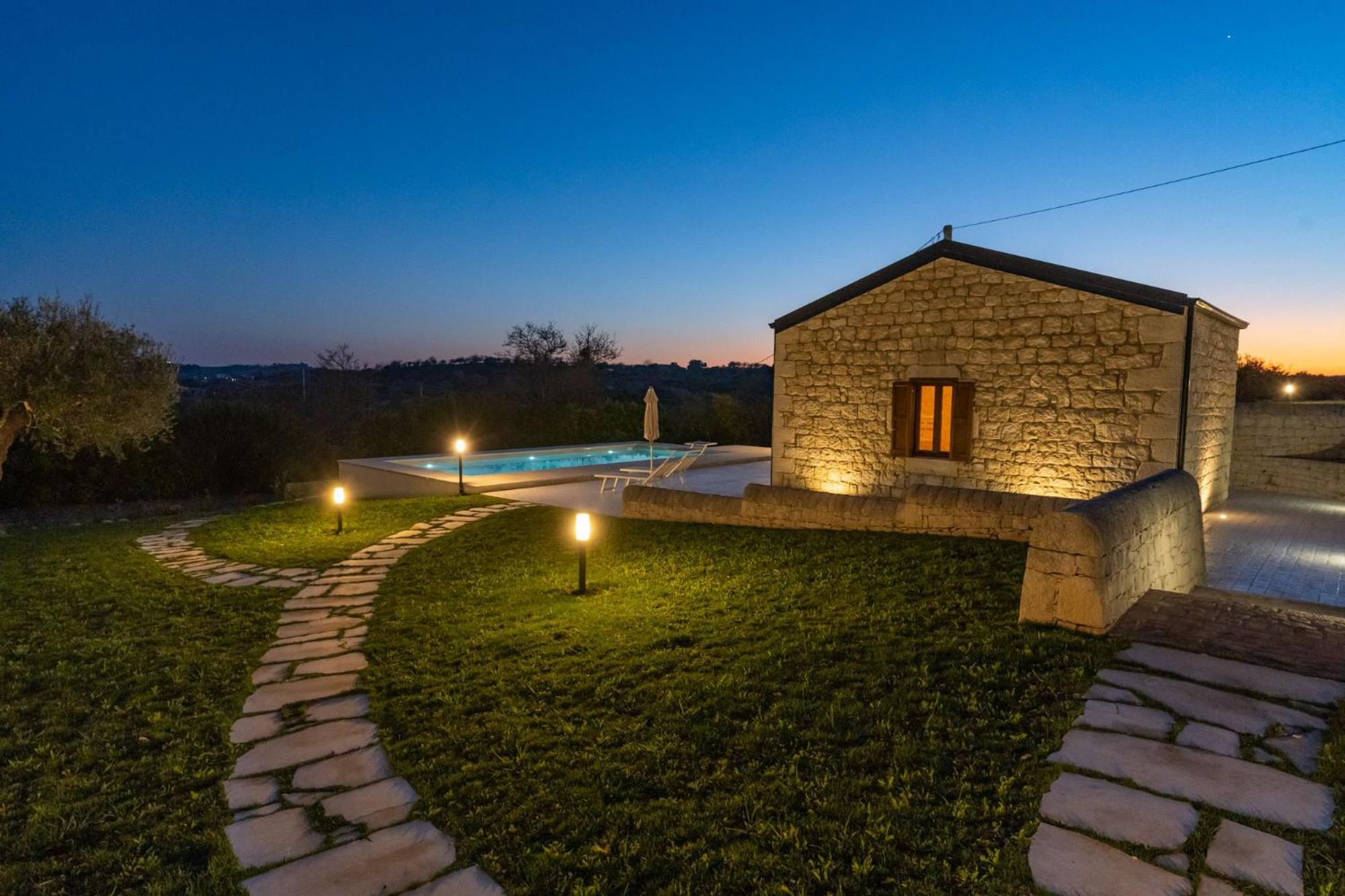 House Nicasia: villa con piscina