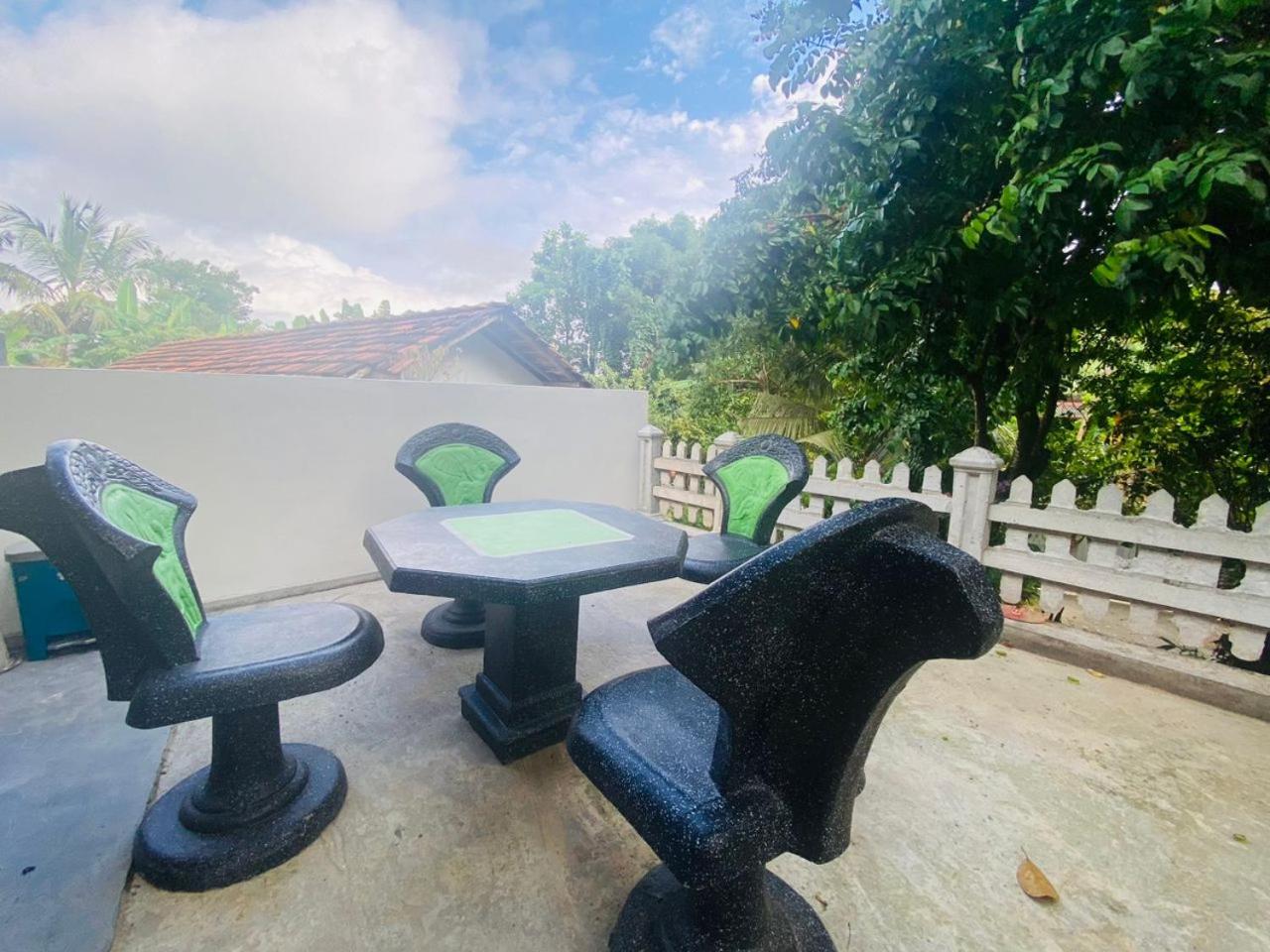 PeaceVilla Mirissa