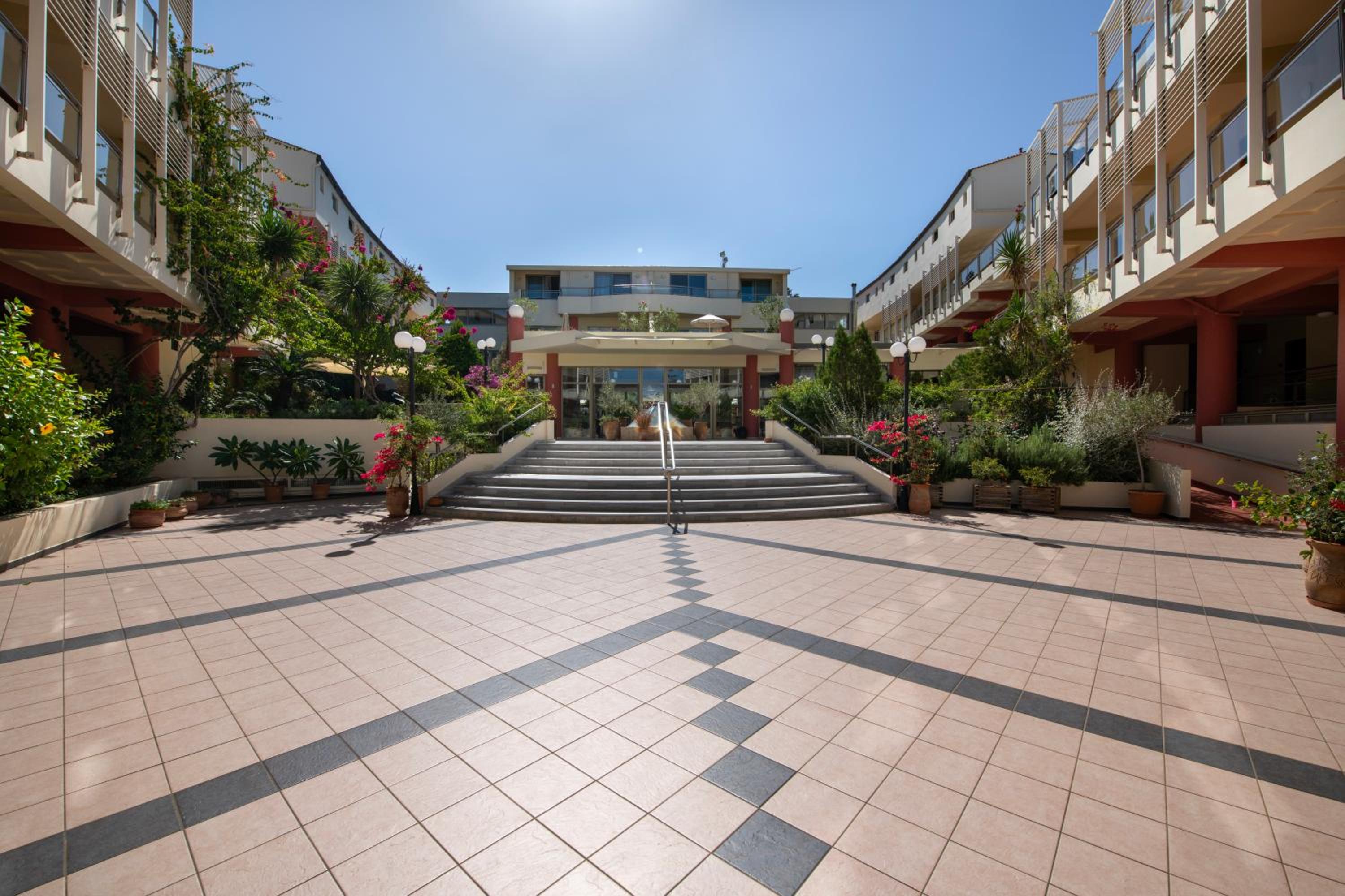 Hydramis Palace Beach Resort