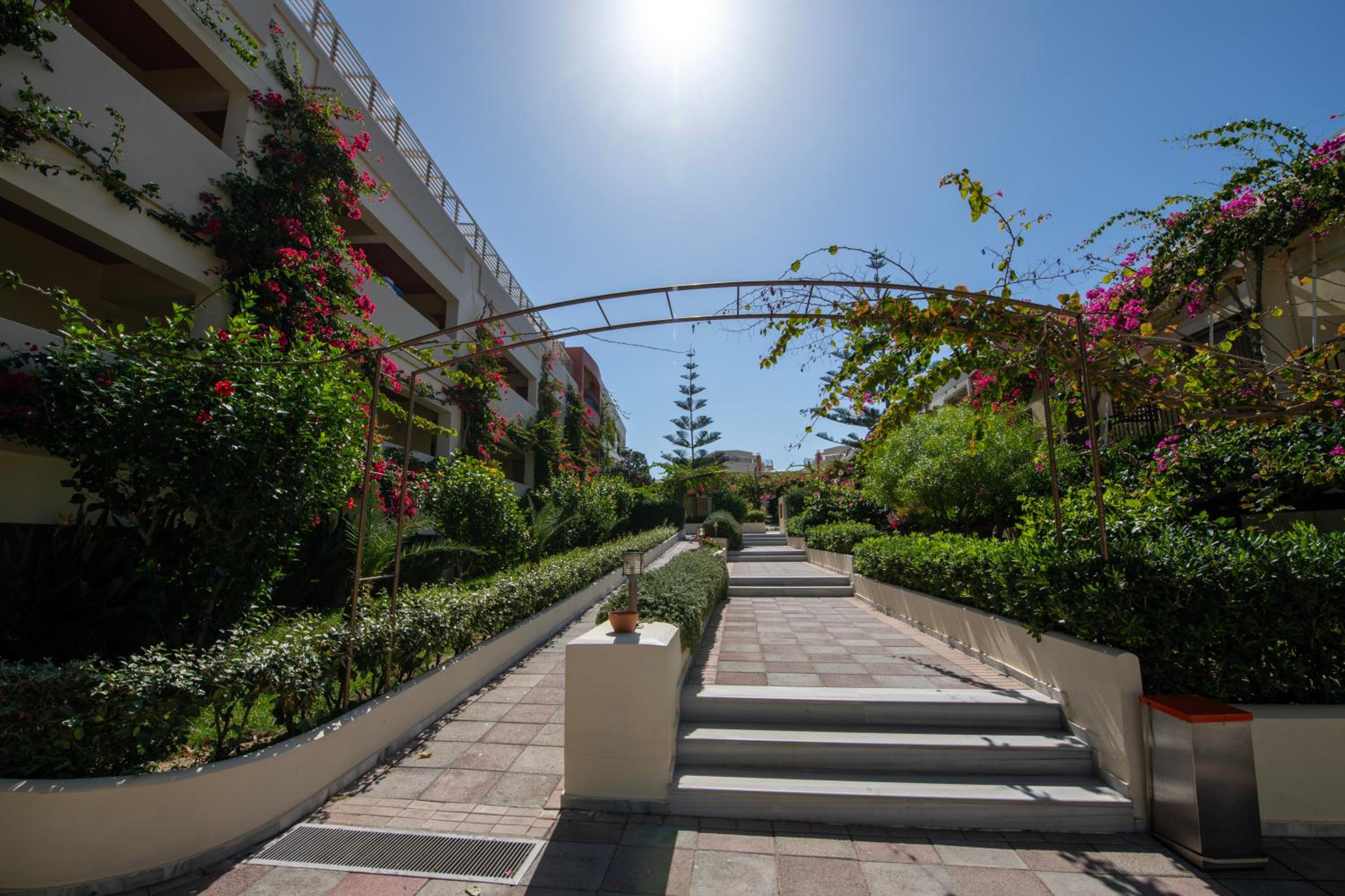 Hydramis Palace Beach Resort