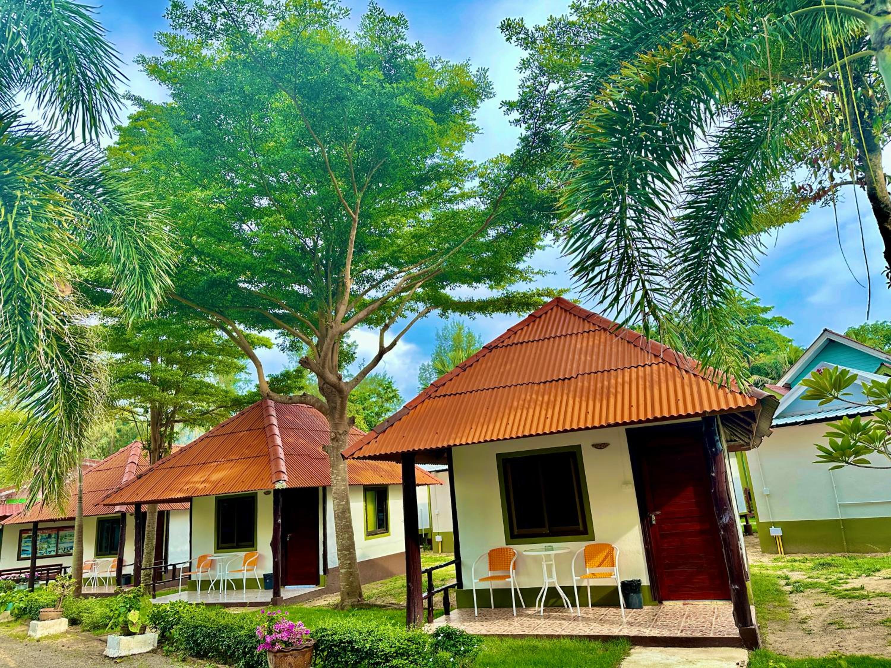 Lanta L.D. Beach Bungalow