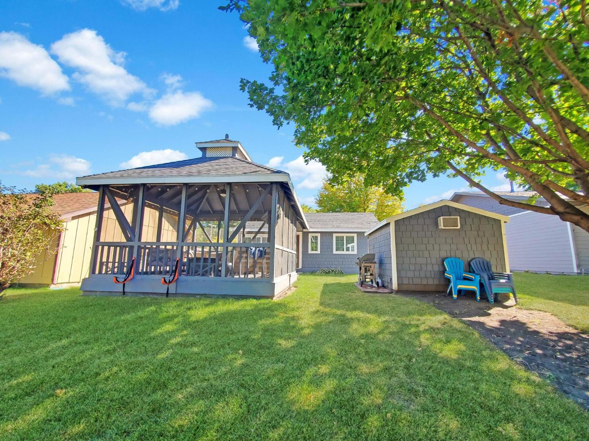 The Canal Cottage off West Lake Okoboji
