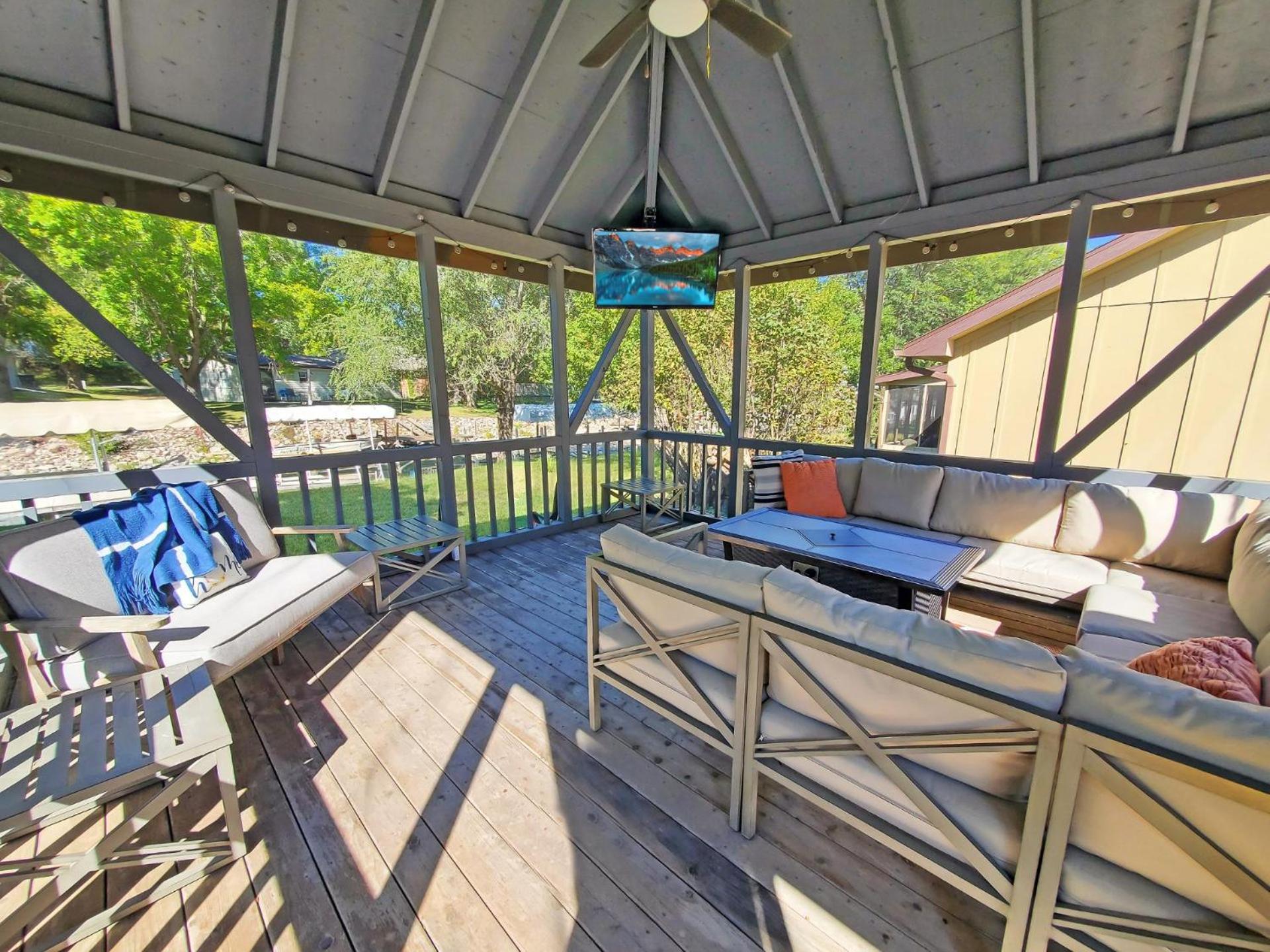 The Canal Cottage off West Lake Okoboji