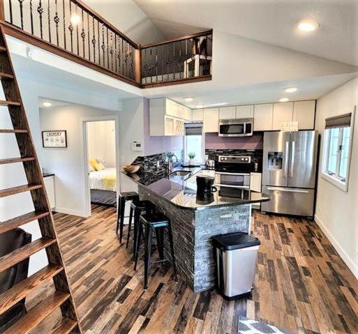 The Canal Cottage off West Lake Okoboji