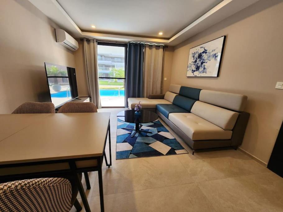 Costa Vista- Standard bedroom flat#501 with private pool- kololi sands view 2