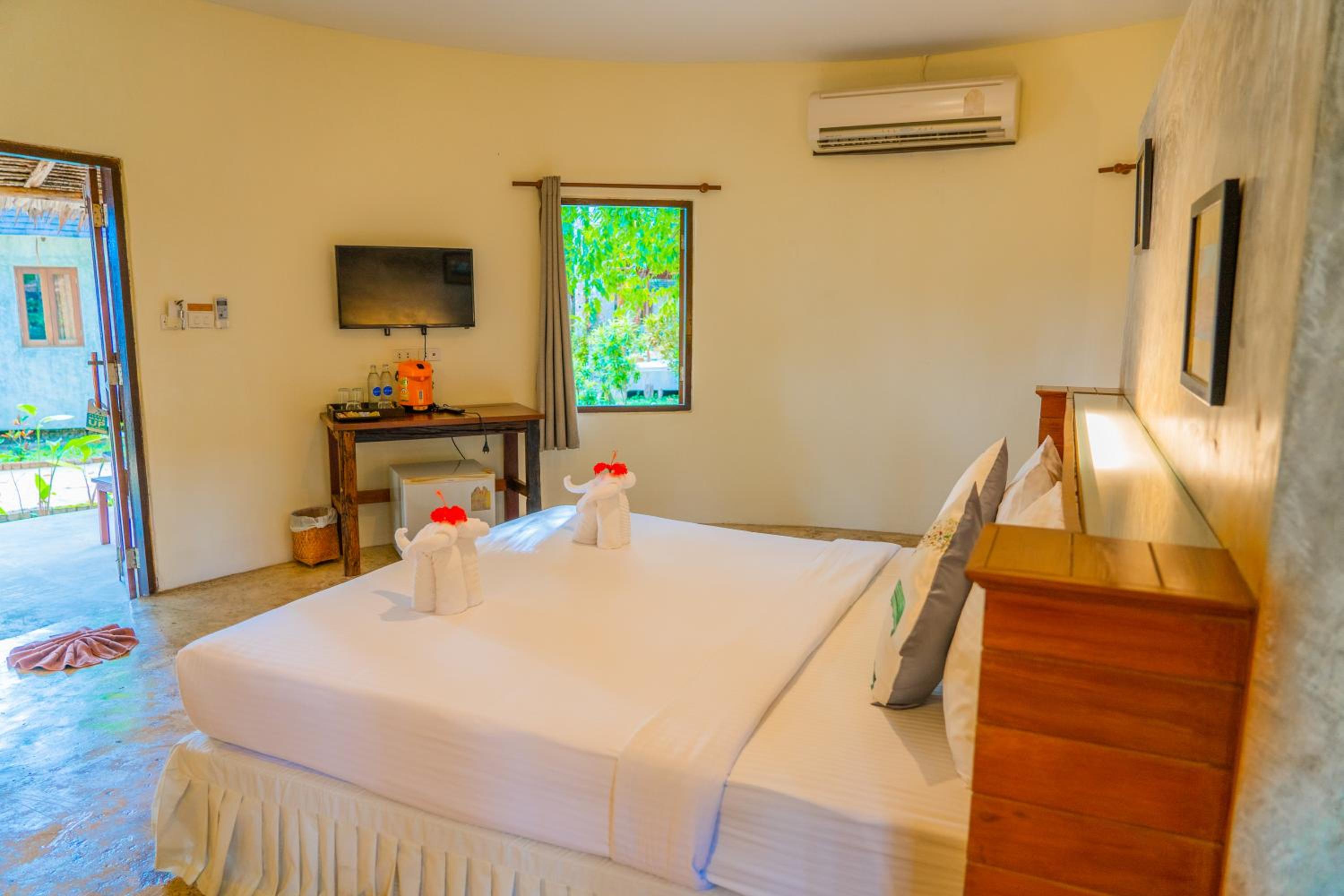 The Tropical Beach Resort