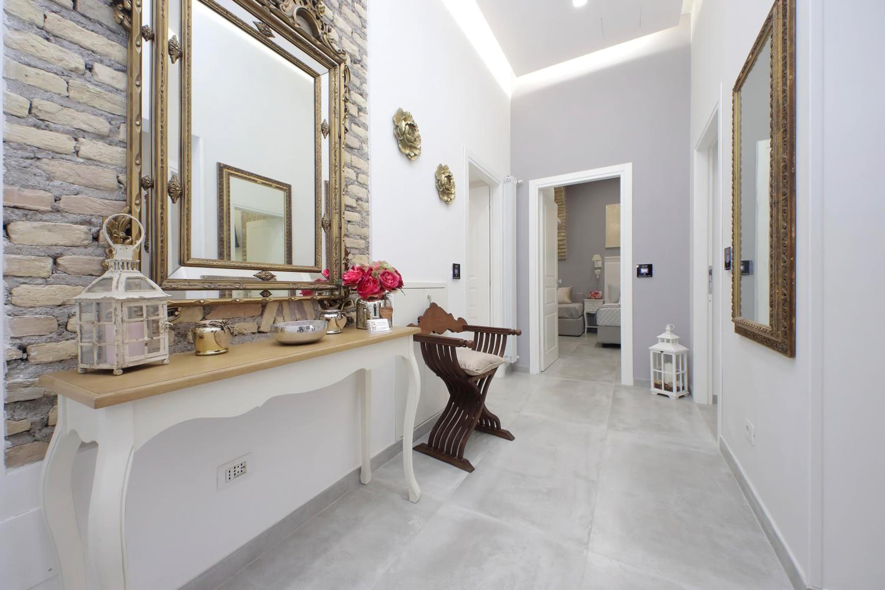 Roman Holiday Suites